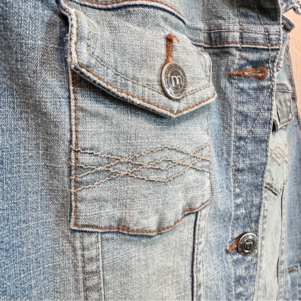 Upcycled Denim Jacket With Rolling Stones Voodoo Lounge Design - Picture 5 of 13
